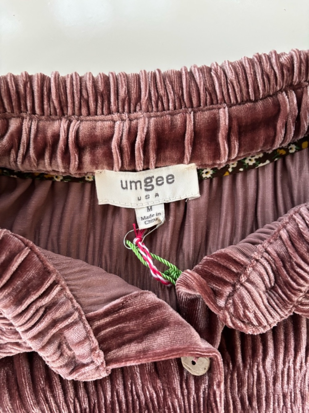 Umgee Women’s Dusty Pink Rose Velvet Velour Smocked Button Down Top MEDIUM, NWT - Picture 5 of 9